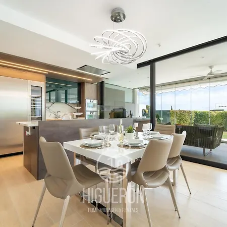 Higueronrentals Live Work Enjoy Апартаменти *